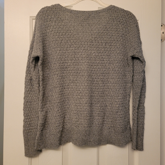 American Eagle Outfitters Textured Gray V-Neck Sweater - Picture 2 of 5